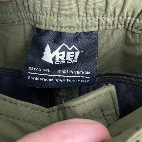 Women’s Size 2 REI Convertible Hiking Pants - Picture 2 of 3